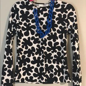 Black and White Puzzle Piece Top.